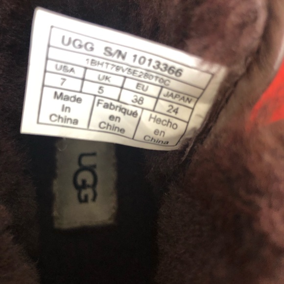 UGG - Picture 3 of 5